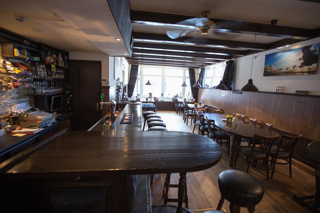陆瓦尔登 De Gouden Klok酒店 外观 照片